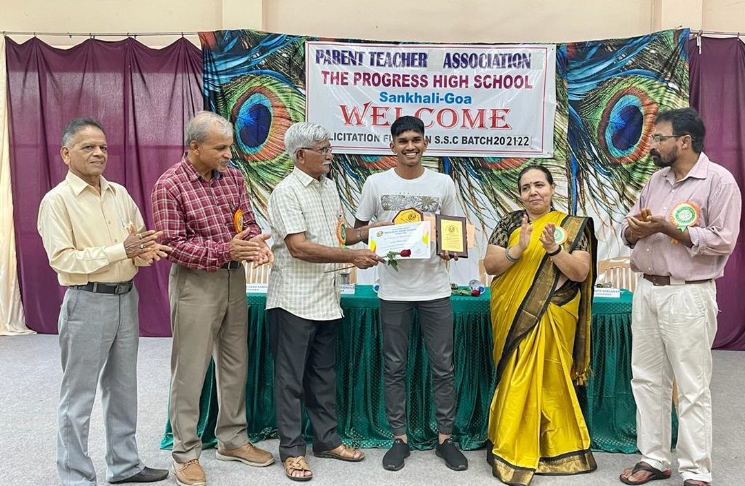 Heartiest congratulations to Sahil Mohammad for being felicitated by Dr. Allen Abreu, former principal of Dada Vaidya College of Education. Sahil scored highest marks in Konkani (93) along with an overall distinction in SSC.